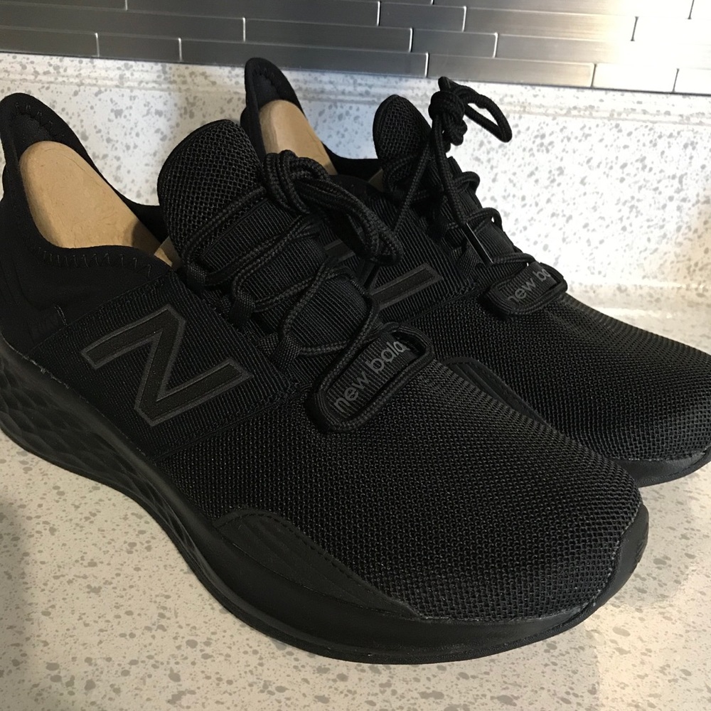 NEW NB MENS RUNNING COURSE SHOES SIZE 8